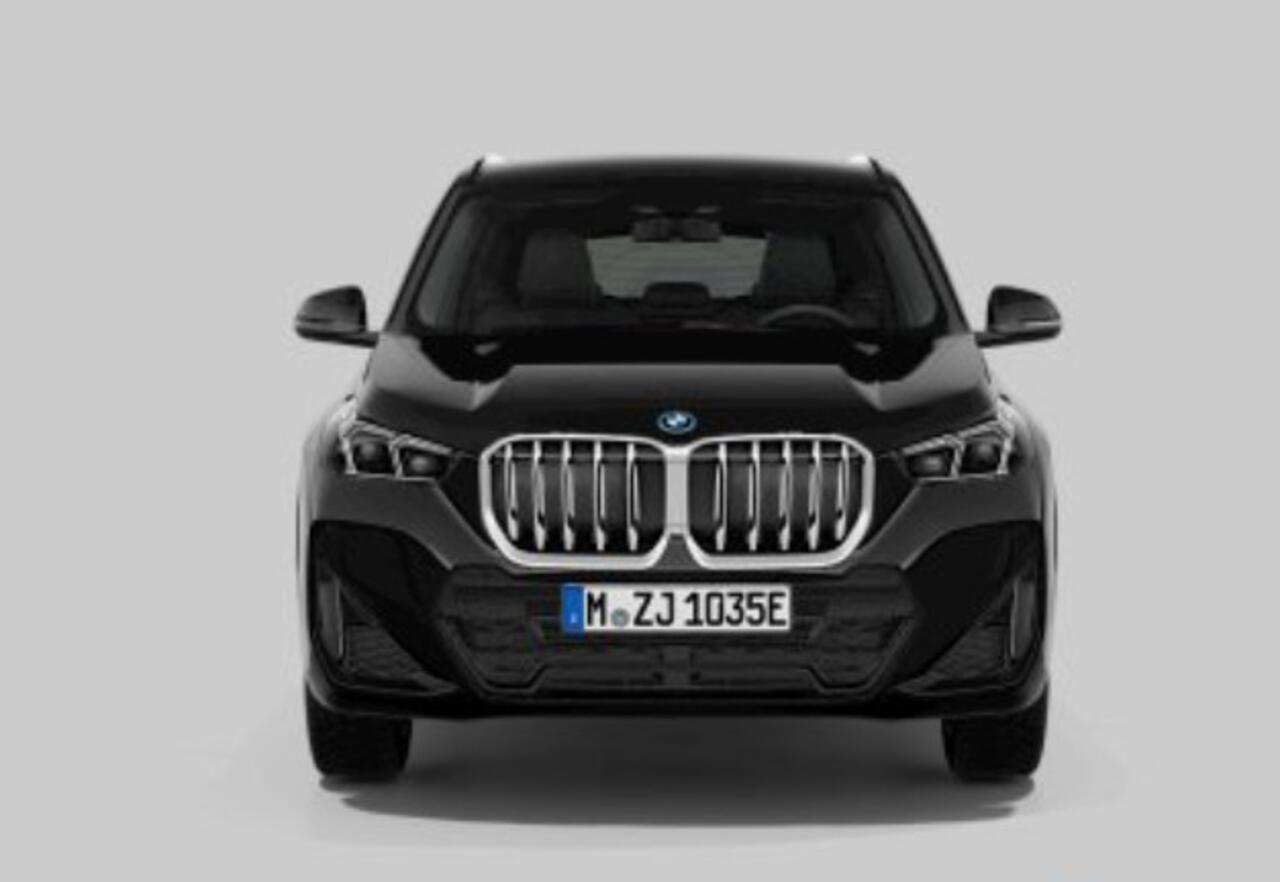 BMW X1 xDrive25e M Sport - Driving Assistant Plus - Elektrisch verwarmde voorstoelen - Sportstoelen - Automatisch dimmende binnen/buitenspiegel - Comfort acces - Grootlichtassistent - Dashboard Luxury - M Sportstuurwiel -