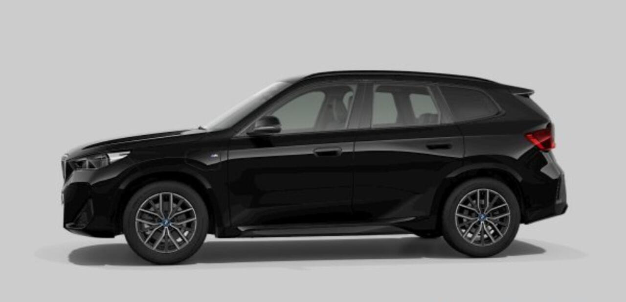 BMW X1 xDrive25e M Sport - Driving Assistant Plus - Elektrisch verwarmde voorstoelen - Sportstoelen - Automatisch dimmende binnen/buitenspiegel - Comfort acces - Grootlichtassistent - Dashboard Luxury - M Sportstuurwiel -