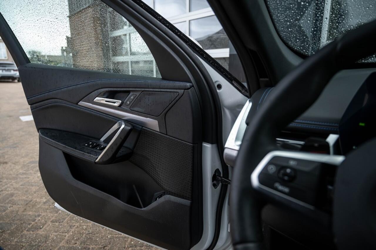 BMW X1 25e xDrive M Sport | Shadow | Driving Ass. Plus | Camera | Adapt. Led | Stoelverwarming | 20' Inch |