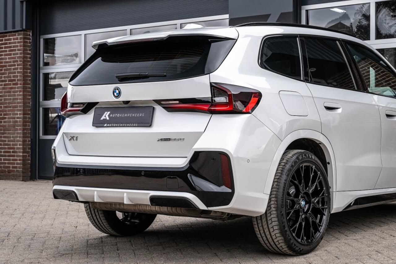 BMW X1 25e xDrive M Sport | Shadow | Driving Ass. Plus | Camera | Adapt. Led | Stoelverwarming | 20' Inch |