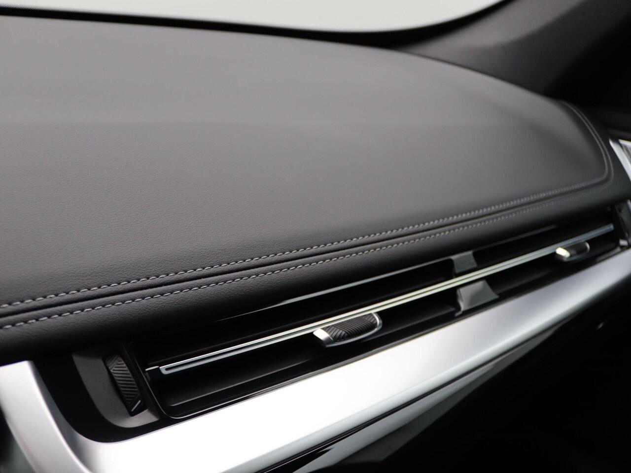 BMW X1 sDrive20i M Sportpakket | Innovation Pack | Comfort Pack | Adaptief M Onderstel | Trekhaak | Elektrisch Verstelbare Stoelen | Actieve Stoel Bestuurder | Driving Assistant Professional | Head-Up Display | Harman Kardon | 18''