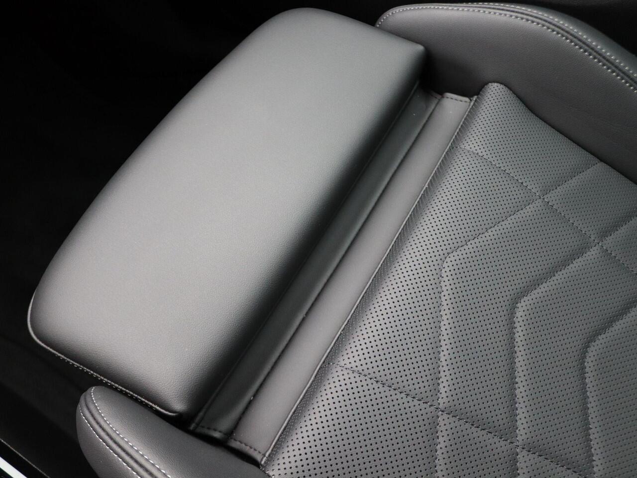 BMW X1 sDrive20i M Sportpakket | Innovation Pack | Comfort Pack | Adaptief M Onderstel | Trekhaak | Elektrisch Verstelbare Stoelen | Actieve Stoel Bestuurder | Driving Assistant Professional | Head-Up Display | Harman Kardon | 18''