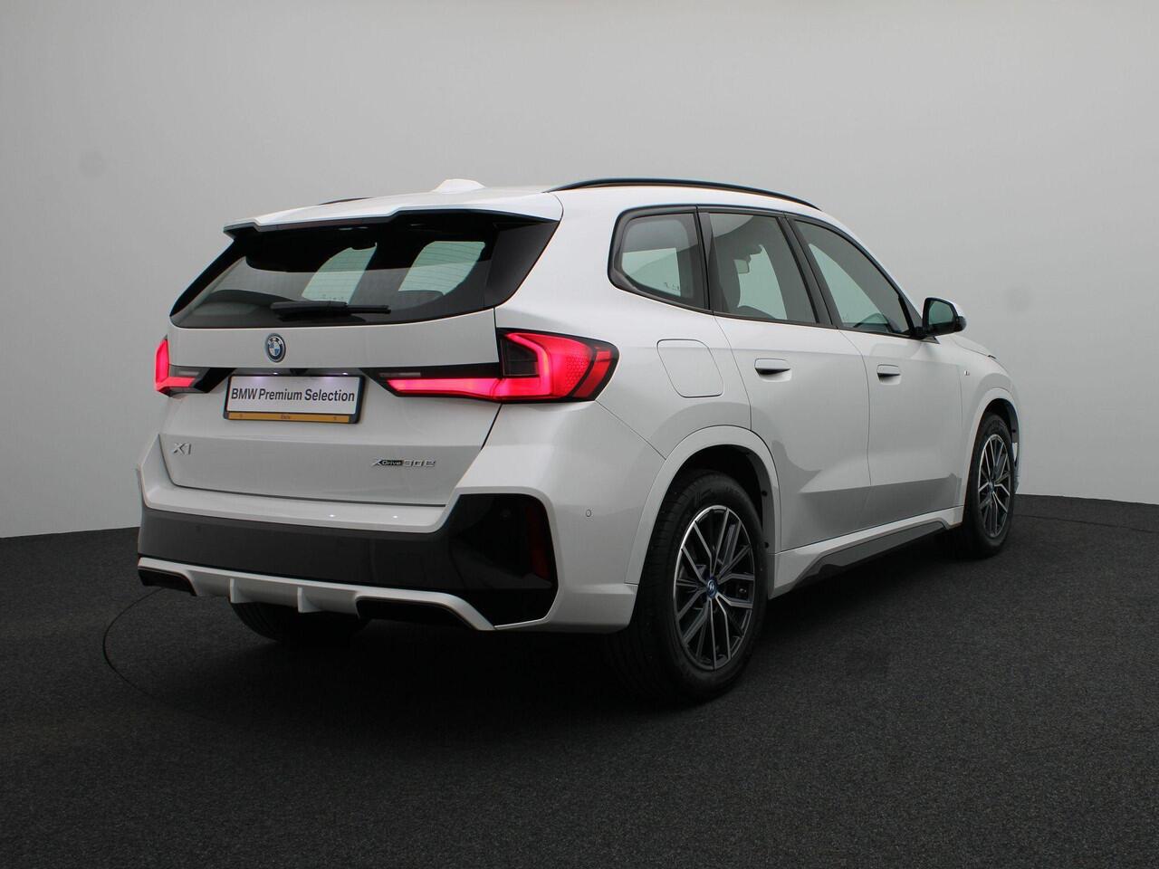 BMW X1 xDrive30e M Sportpakket | Premium Pack | Adaptief M Onderstel | Comfort Access | Trekhaak | Driving Assistant Plus | 18''