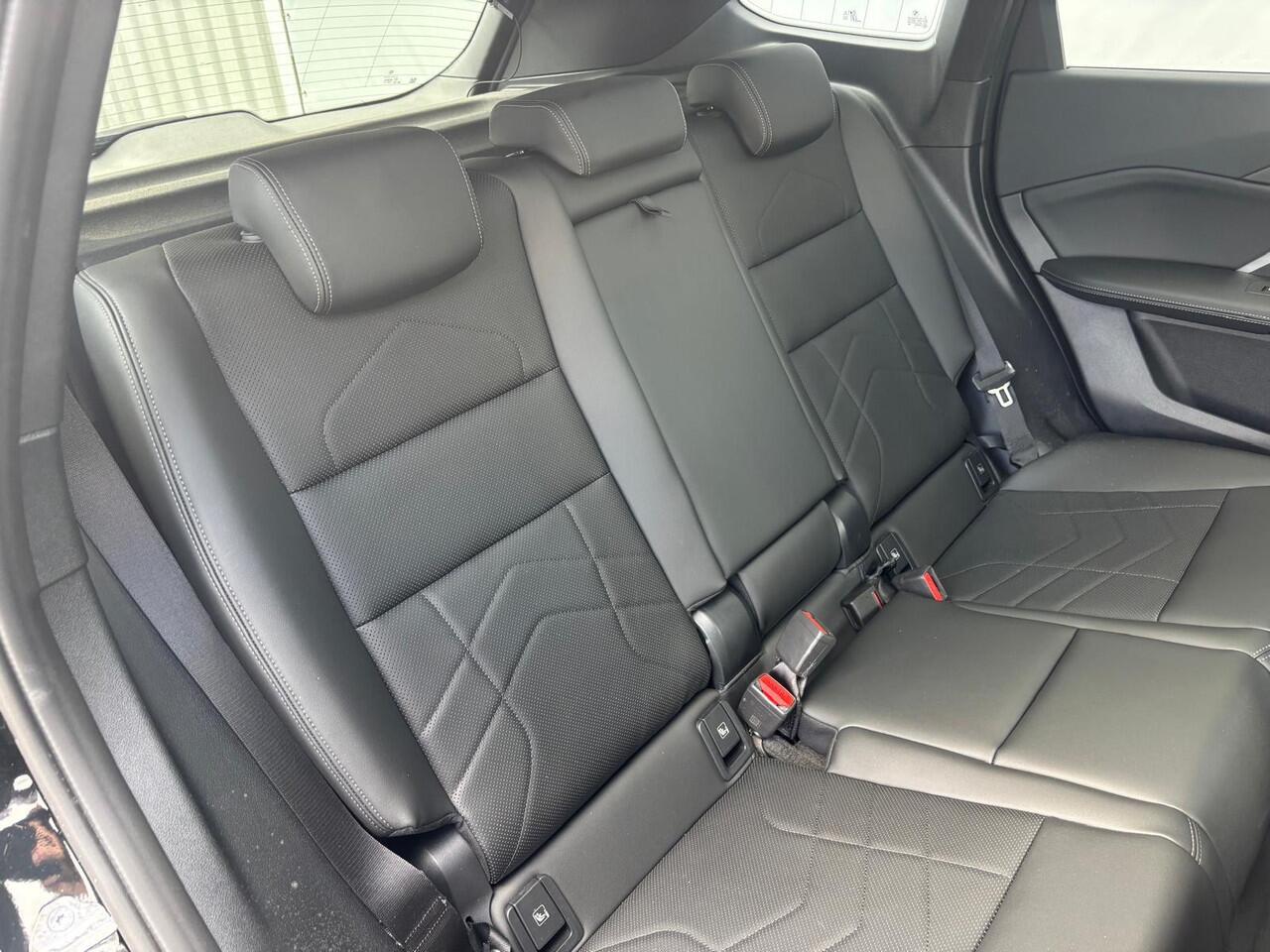 BMW X1 xDrive30e M Sportpakket 20'' / Panoramadak / Head-Up Display / Driving Assistant Plus / Elektrisch verstelbare stoelen