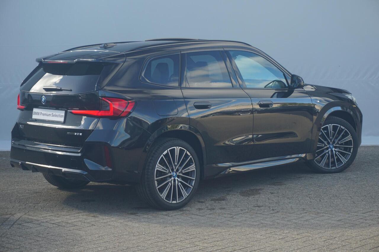 BMW X1 xDrive30e M Sportpakket 20'' / Panoramadak / Head-Up Display / Driving Assistant Plus / Elektrisch verstelbare stoelen