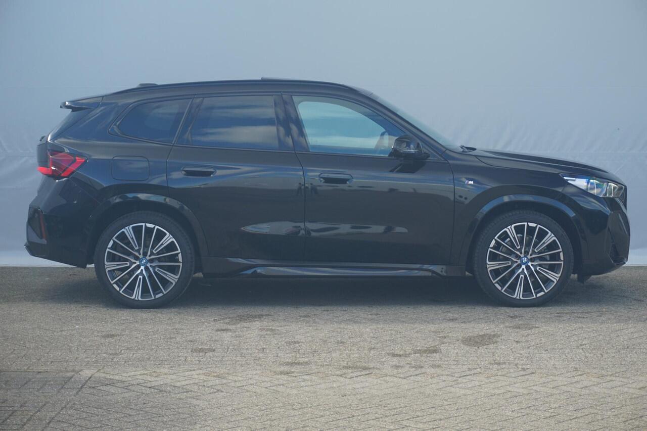 BMW X1 xDrive30e M Sportpakket 20'' / Panoramadak / Head-Up Display / Driving Assistant Plus / Elektrisch verstelbare stoelen