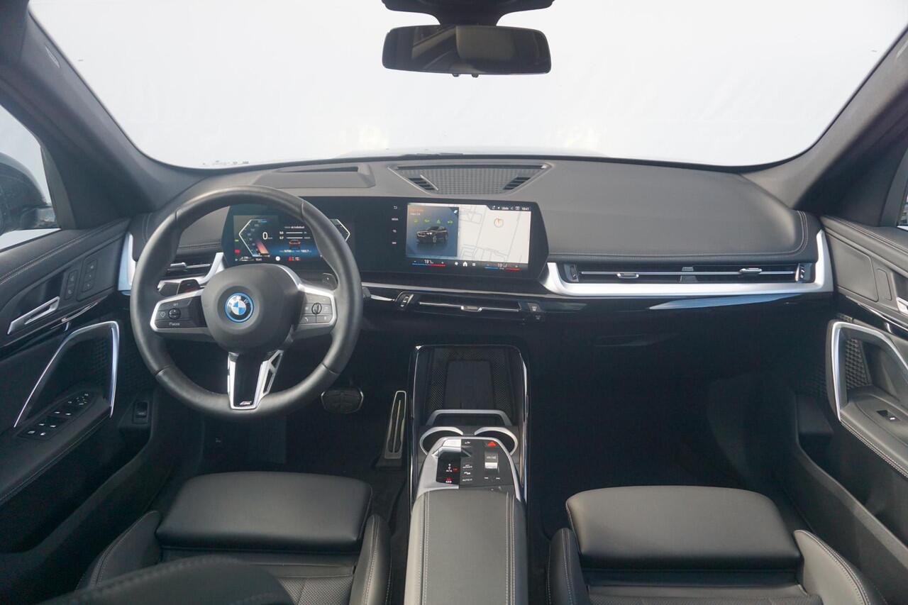 BMW X1 xDrive30e M Sportpakket 20'' / Panoramadak / Head-Up Display / Driving Assistant Plus / Elektrisch verstelbare stoelen