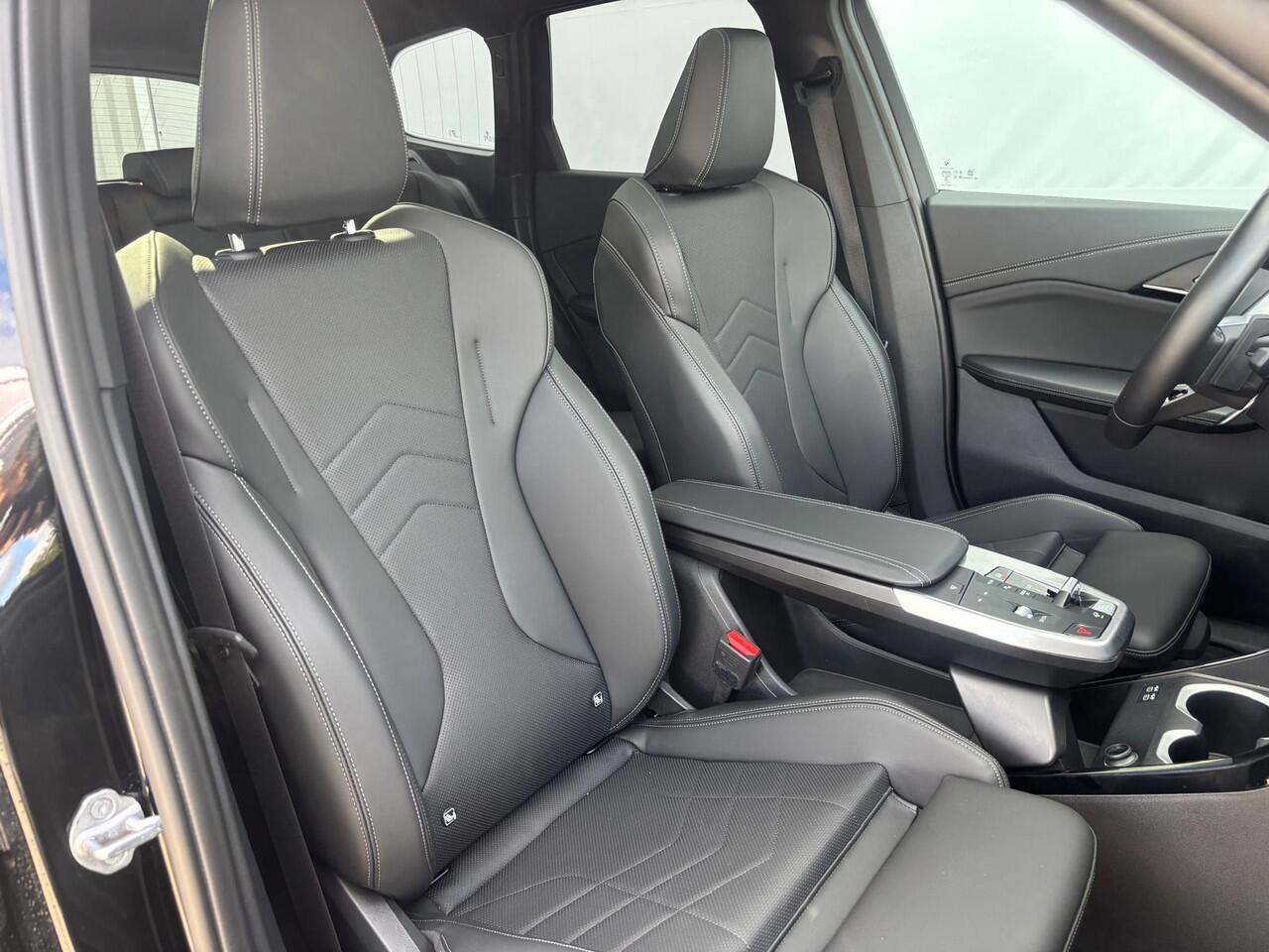 BMW X1 xDrive30e M Sportpakket 20'' / Panoramadak / Head-Up Display / Driving Assistant Plus / Elektrisch verstelbare stoelen