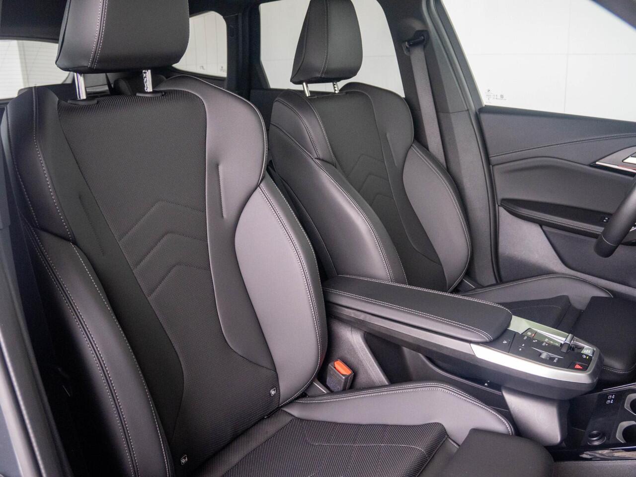 BMW X1 xDrive30e | M Sportpakket | Innovation Pack | 20 inch | Comfort Access | Glazen panoramadak | Driving Assistent Plus | Head-Up Display