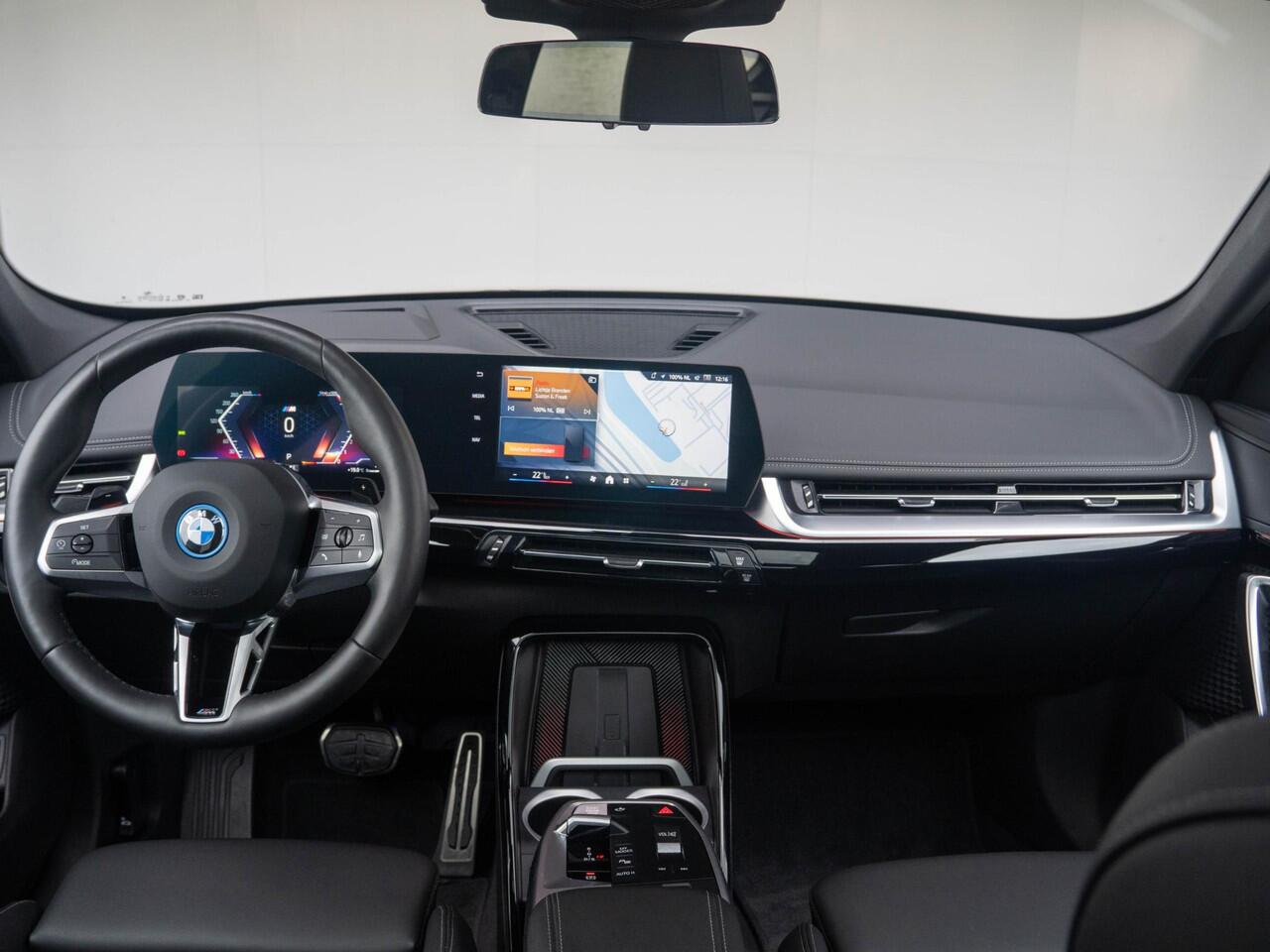 BMW X1 xDrive30e | M Sportpakket | Innovation Pack | 20 inch | Comfort Access | Glazen panoramadak | Driving Assistent Plus | Head-Up Display