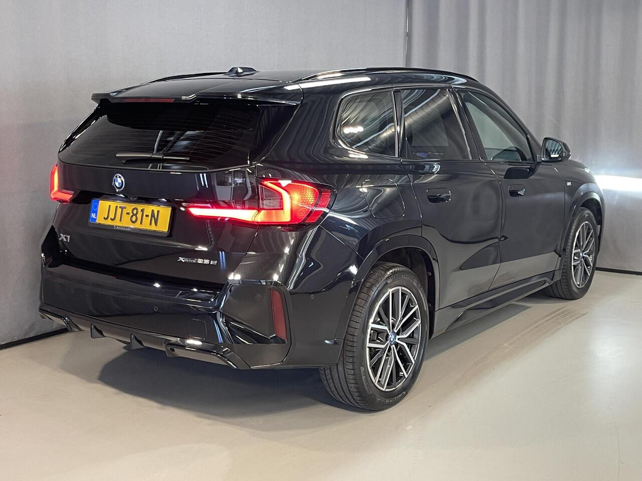 BMW X1 xDrive 25e M-Sport Shadow Line 18''/Sportstoelen/Keyless/Stoelverwarming/Camera/Elektrisch klep