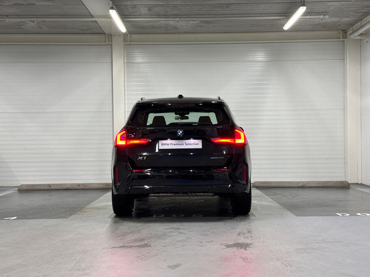 BMW X1 sDrive18i | Stoelverwarming | Trekhaak | Achteruitrij Camera