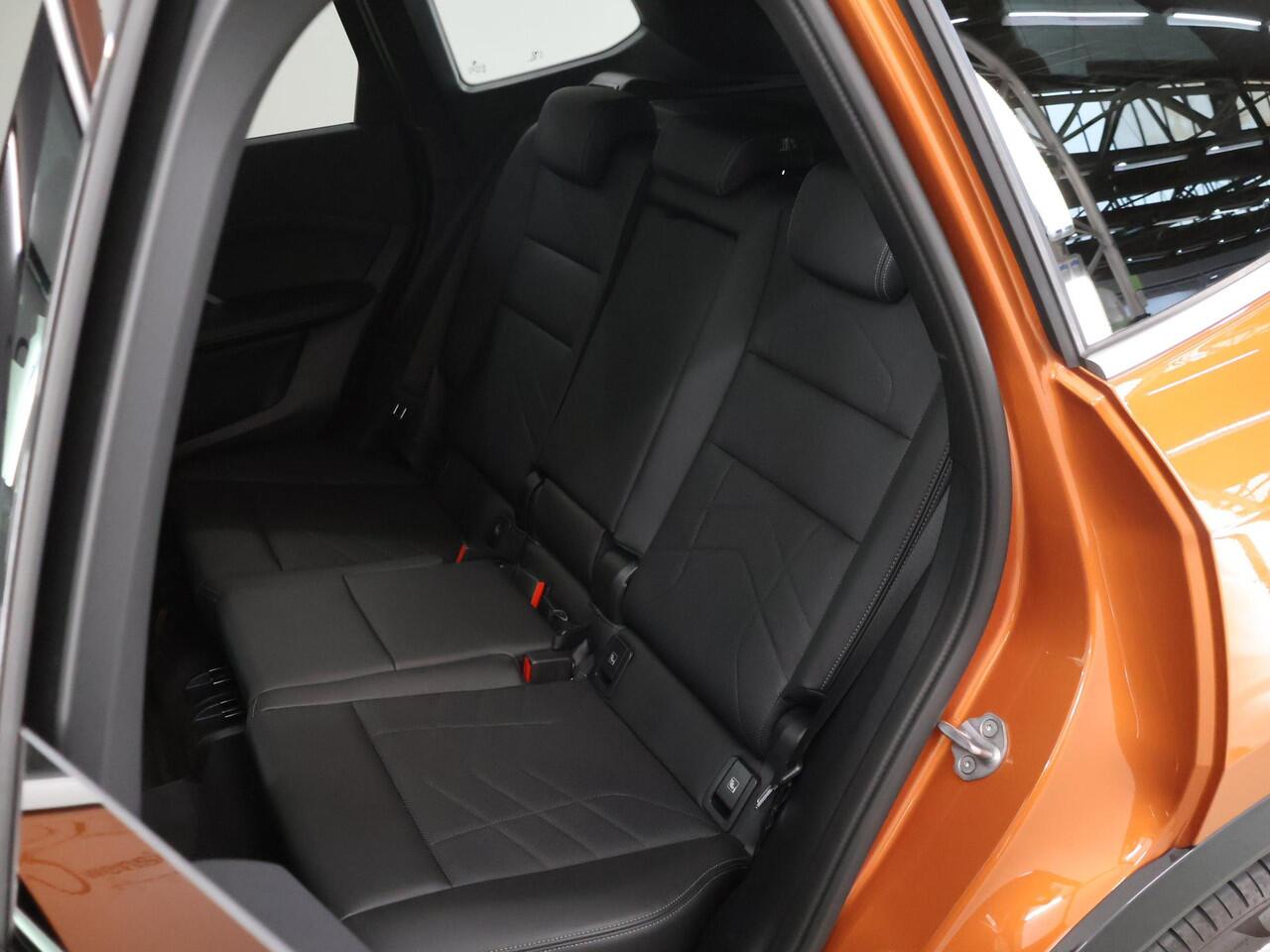 BMW X1 sDrive18i | X-Line | Panoramadak | Sportstoelen | Curved Display | Camera | DAB | Apple CarPlay/Android Auto | Ele. verstelbare stoel + Geheugen | Harman/Kardon | Ele.kofferdeksel | Rijassistent Systeem |