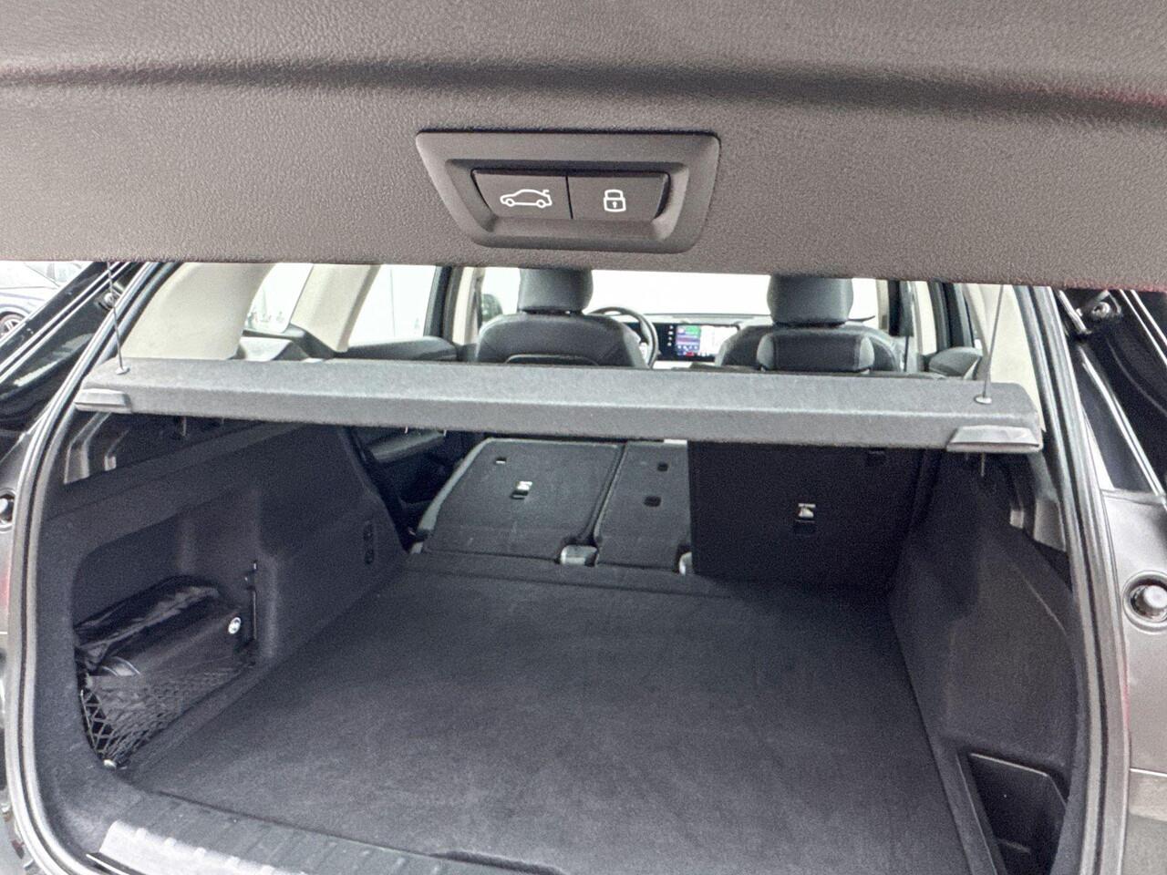 BMW X1 sDrive18i Comfort Acces / Electrische Zwenkhaak / Binnen & Buitenspiegel Automatisch Dimmend / Stoelverwarming / Adaptieve Led verlichting /