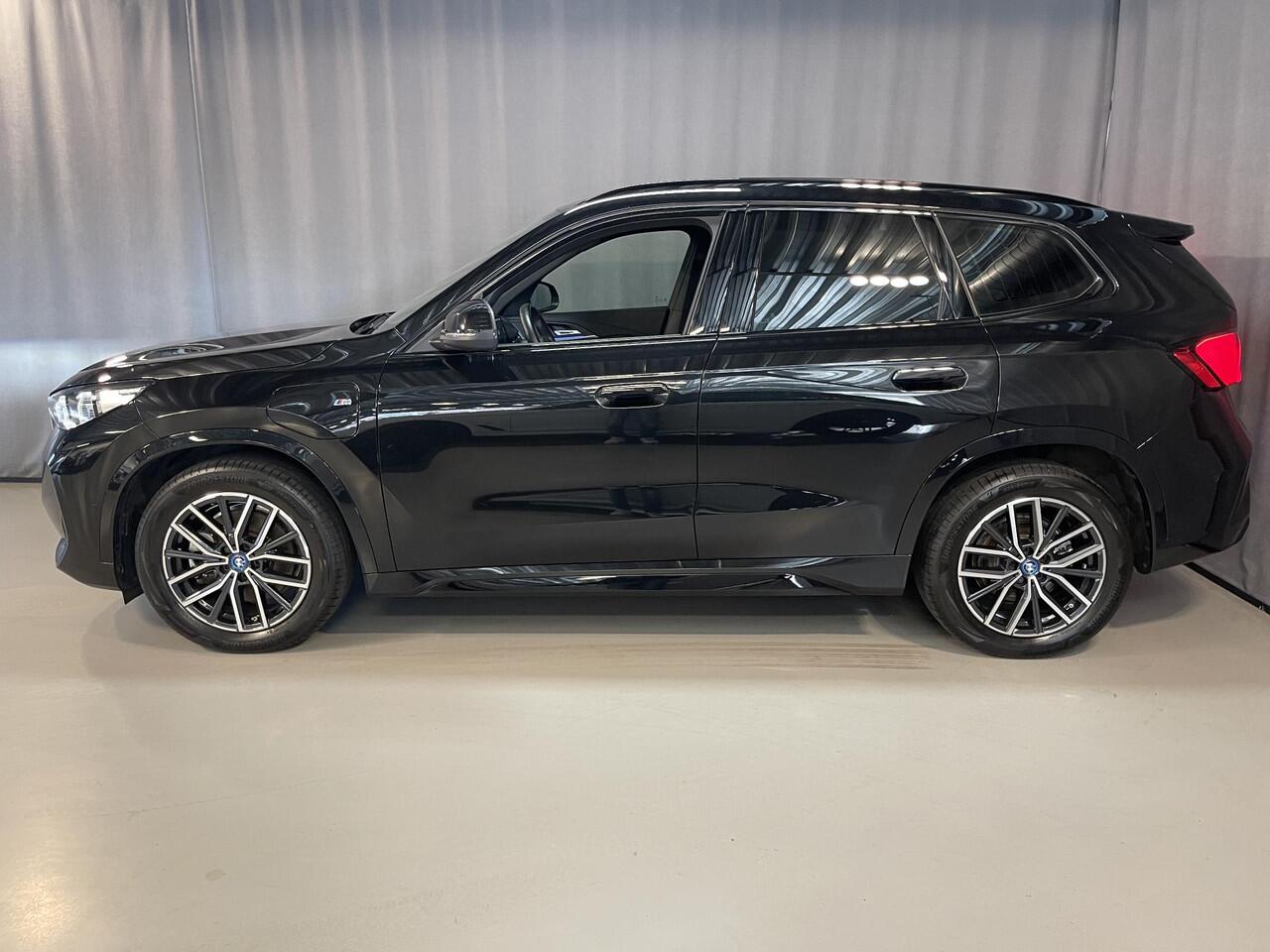 BMW X1 xDrive 25e M-Sport Shadow Line 18''/Sportstoelen/Keyless/Stoelverwarming/Camera/Elektrisch klep