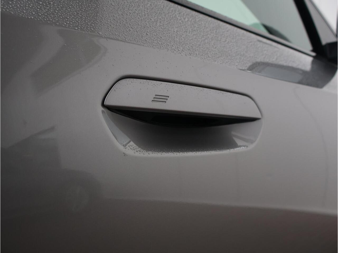 BMW X1 sDrive20i M Sportpakket/ Stuurwielrand verwarmd/ Comfort Access/ Achteruitrijcamera/ Panoramadak/ Sportstoelen/ Stoelverwarming/ Driving Assistant Plus