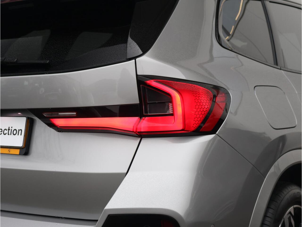 BMW X1 sDrive20i M Sportpakket/ Stuurwielrand verwarmd/ Comfort Access/ Achteruitrijcamera/ Panoramadak/ Sportstoelen/ Stoelverwarming/ Driving Assistant Plus