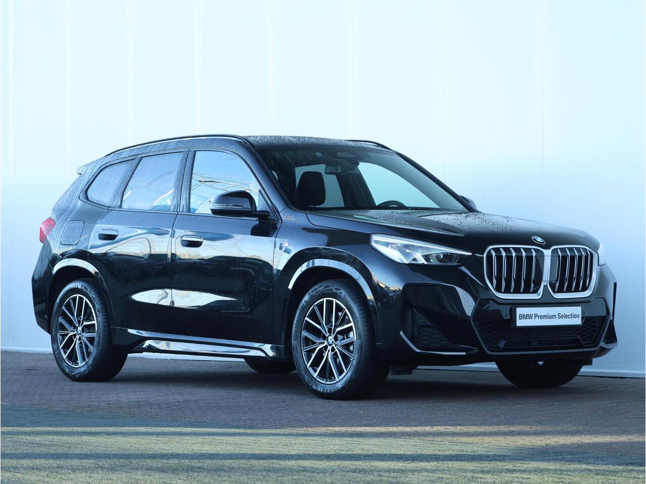 BMW X1 sDrive20i M Sportpakket/ Elektrische Trekhaak/ Sportstoelen/ Sportstoelen/ Getint Glas/ Achteruitrijcamera