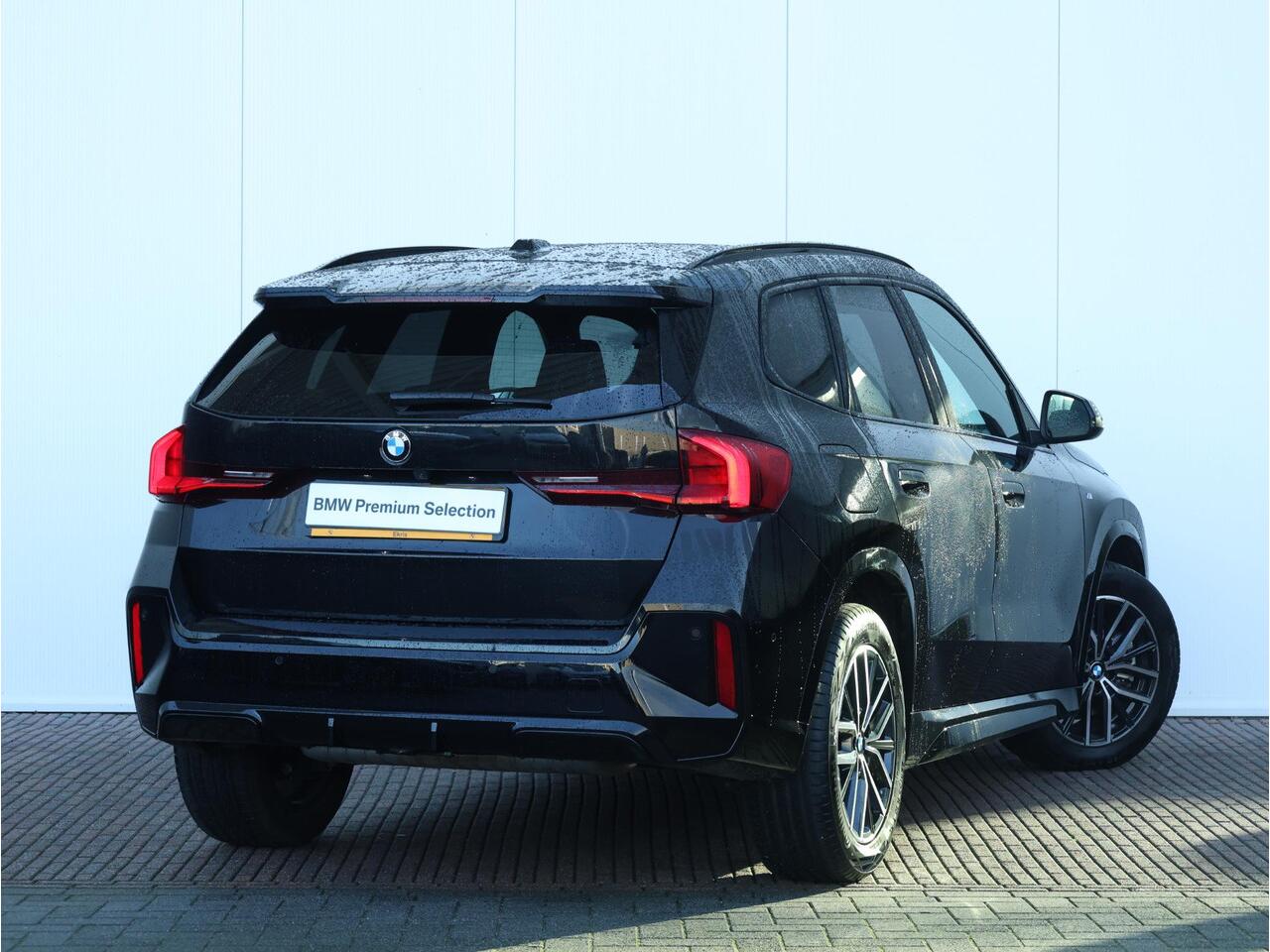 BMW X1 sDrive20i M Sportpakket/ Elektrische Trekhaak/ Sportstoelen/ Sportstoelen/ Getint Glas/ Achteruitrijcamera