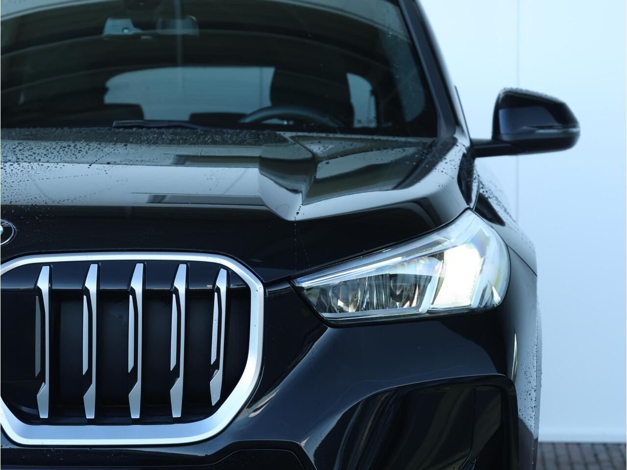 BMW X1 sDrive20i M Sportpakket/ Elektrische Trekhaak/ Sportstoelen/ Sportstoelen/ Getint Glas/ Achteruitrijcamera