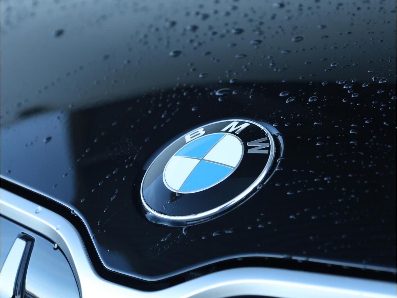 BMW X1 sDrive20i M Sportpakket/ Elektrische Trekhaak/ Sportstoelen/ Sportstoelen/ Getint Glas/ Achteruitrijcamera