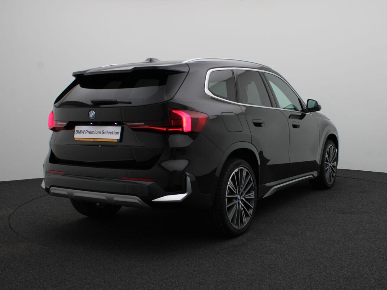 BMW X1 xDrive25e xLine | Stuurwielrand Verwarmd | Achteruitrijcamera | Sportstoelen | DAB | Harman Kardon | 20''