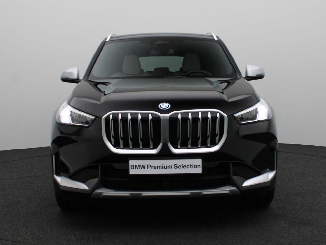 BMW X1 xDrive25e xLine | Stuurwielrand Verwarmd | Achteruitrijcamera | Sportstoelen | DAB | Harman Kardon | 20''