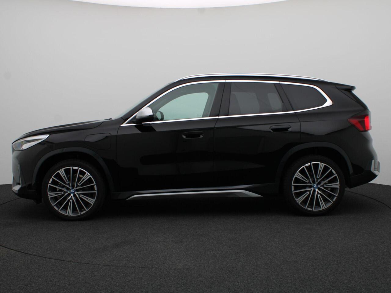 BMW X1 xDrive25e xLine | Stuurwielrand Verwarmd | Achteruitrijcamera | Sportstoelen | DAB | Harman Kardon | 20''