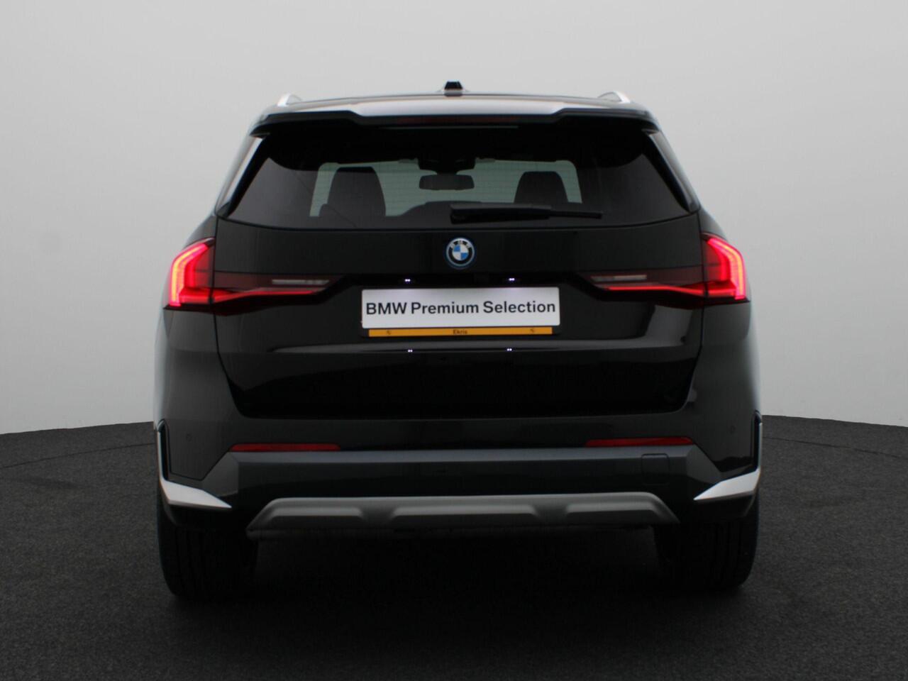 BMW X1 xDrive25e xLine | Stuurwielrand Verwarmd | Achteruitrijcamera | Sportstoelen | DAB | Harman Kardon | 20''