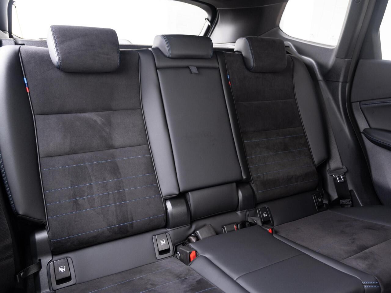 BMW X1 sDrive20i | M Sportpakket | Achteruitrijcamera | Parking Assistant | 18'' | Trekhaak