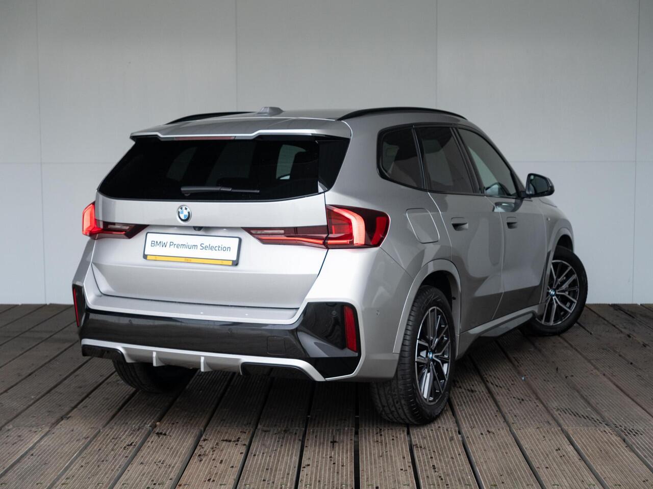 BMW X1 sDrive20i | M Sportpakket | Achteruitrijcamera | Parking Assistant | 18'' | Trekhaak