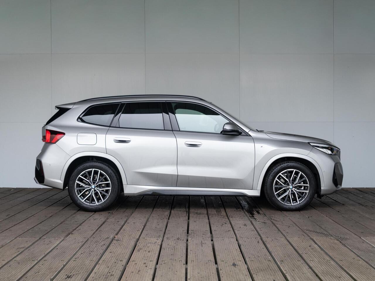 BMW X1 sDrive20i | M Sportpakket | Achteruitrijcamera | Parking Assistant | 18'' | Trekhaak