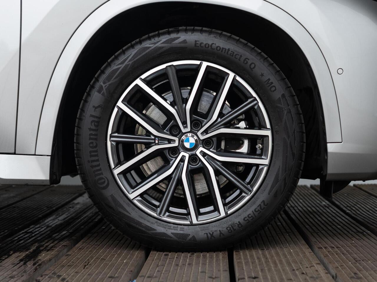 BMW X1 sDrive20i | M Sportpakket | Achteruitrijcamera | Parking Assistant | 18'' | Trekhaak