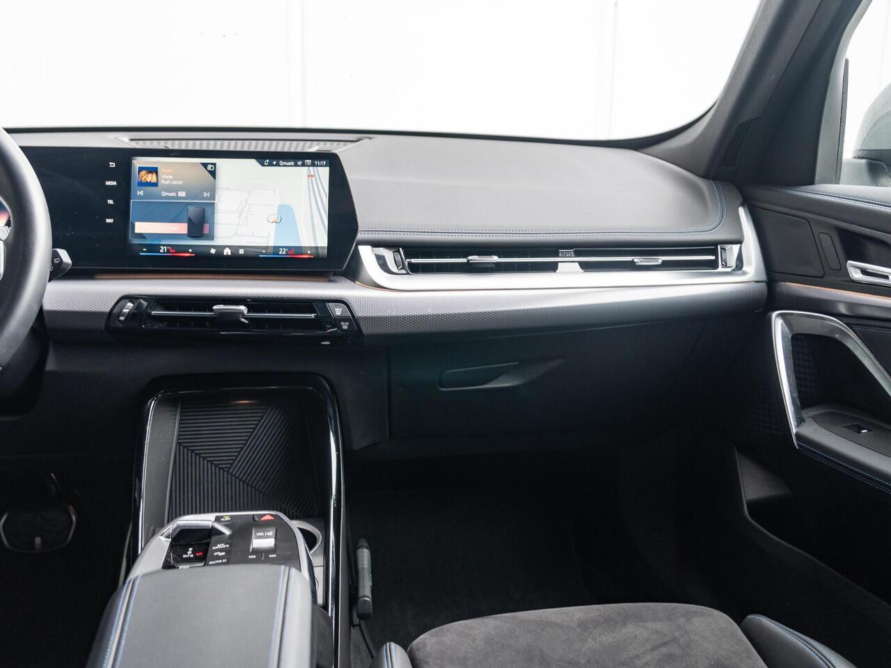 BMW X1 sDrive20i | M Sportpakket | Achteruitrijcamera | Parking Assistant | 18'' | Trekhaak