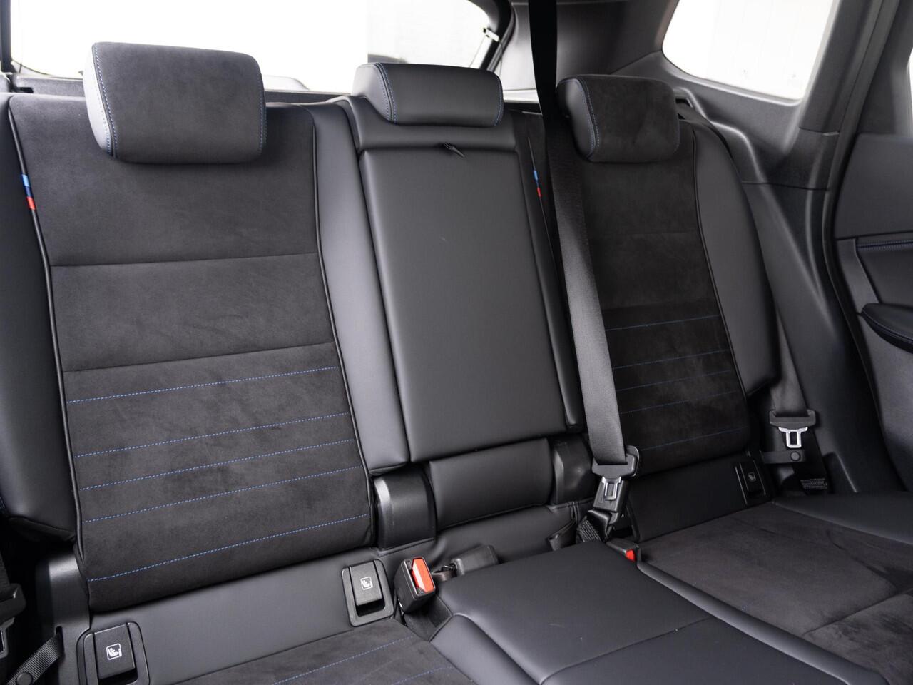 BMW X1 sDrive20i | M Sportpakket | Achteruitrijcamera | Stoelverwarming | PDC | Trekhaak