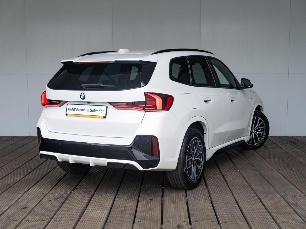 BMW X1 sDrive20i | M Sportpakket | Achteruitrijcamera | Stoelverwarming | PDC | Trekhaak
