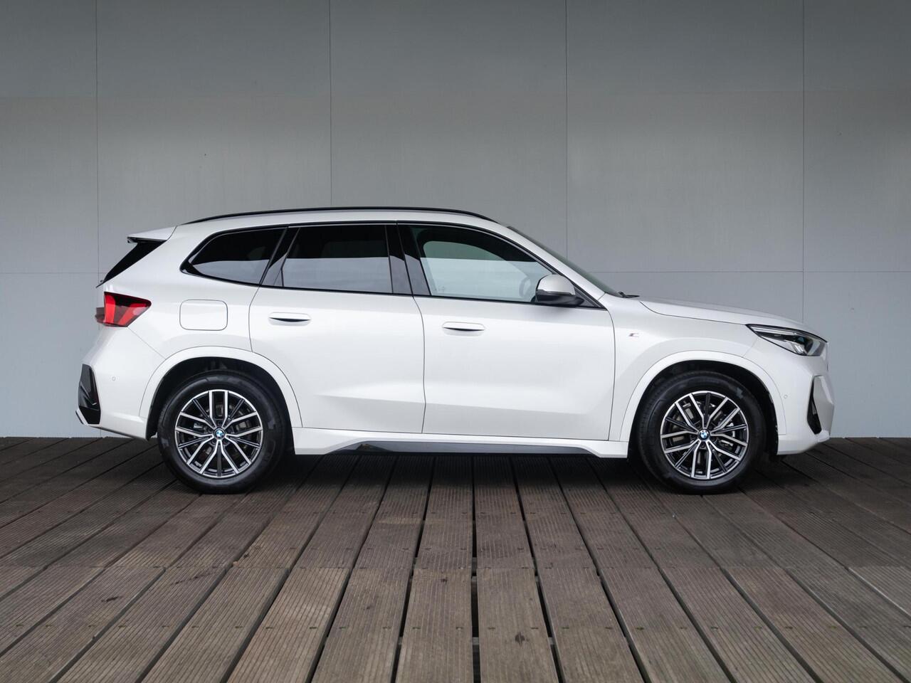 BMW X1 sDrive20i | M Sportpakket | Achteruitrijcamera | Stoelverwarming | PDC | Trekhaak