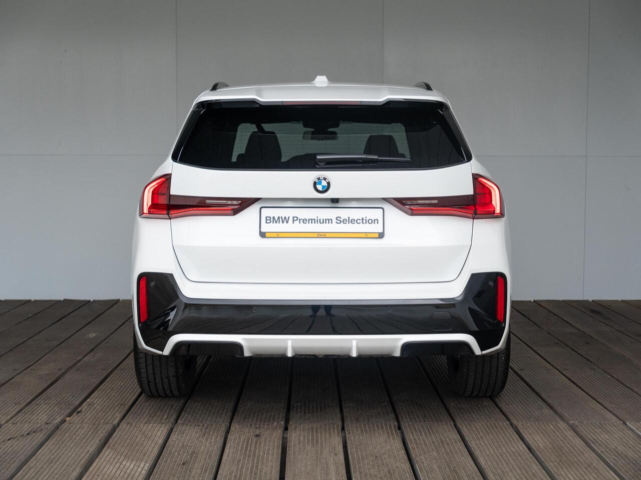 BMW X1 sDrive20i | M Sportpakket | Achteruitrijcamera | Stoelverwarming | PDC | Trekhaak