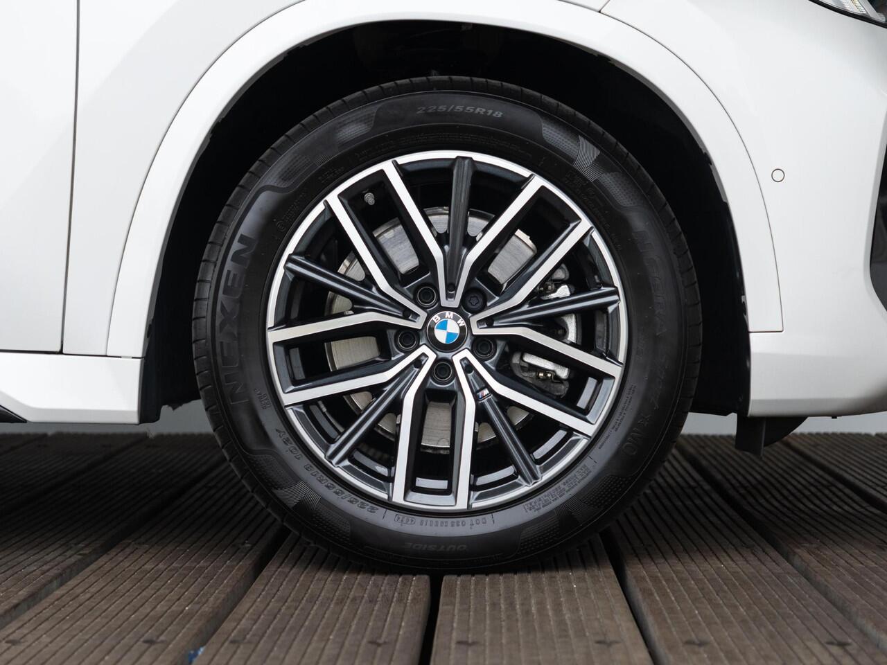 BMW X1 sDrive20i | M Sportpakket | Achteruitrijcamera | Stoelverwarming | PDC | Trekhaak