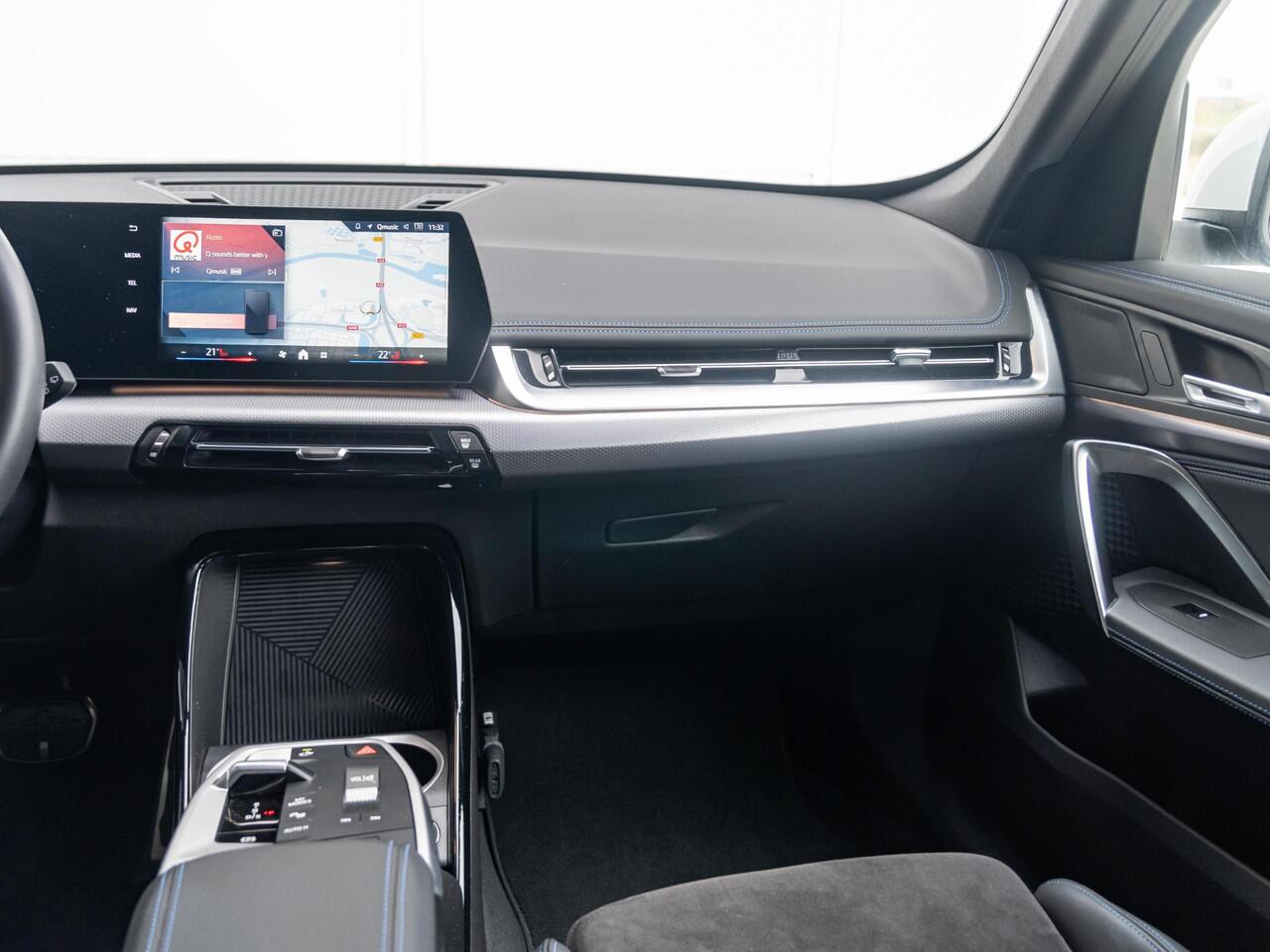 BMW X1 sDrive20i | M Sportpakket | Achteruitrijcamera | Stoelverwarming | PDC | Trekhaak