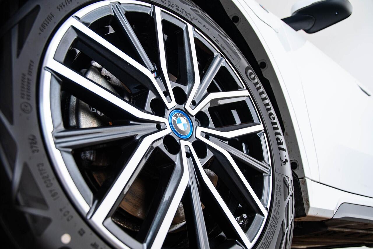 BMW X1 xDrive25e M Sport - Sportstoelen - Elektrisch verwarmde voorstoelen - Driving Assistant Plus - Comfort acces - Grootlichtassistent - Premium Pack -