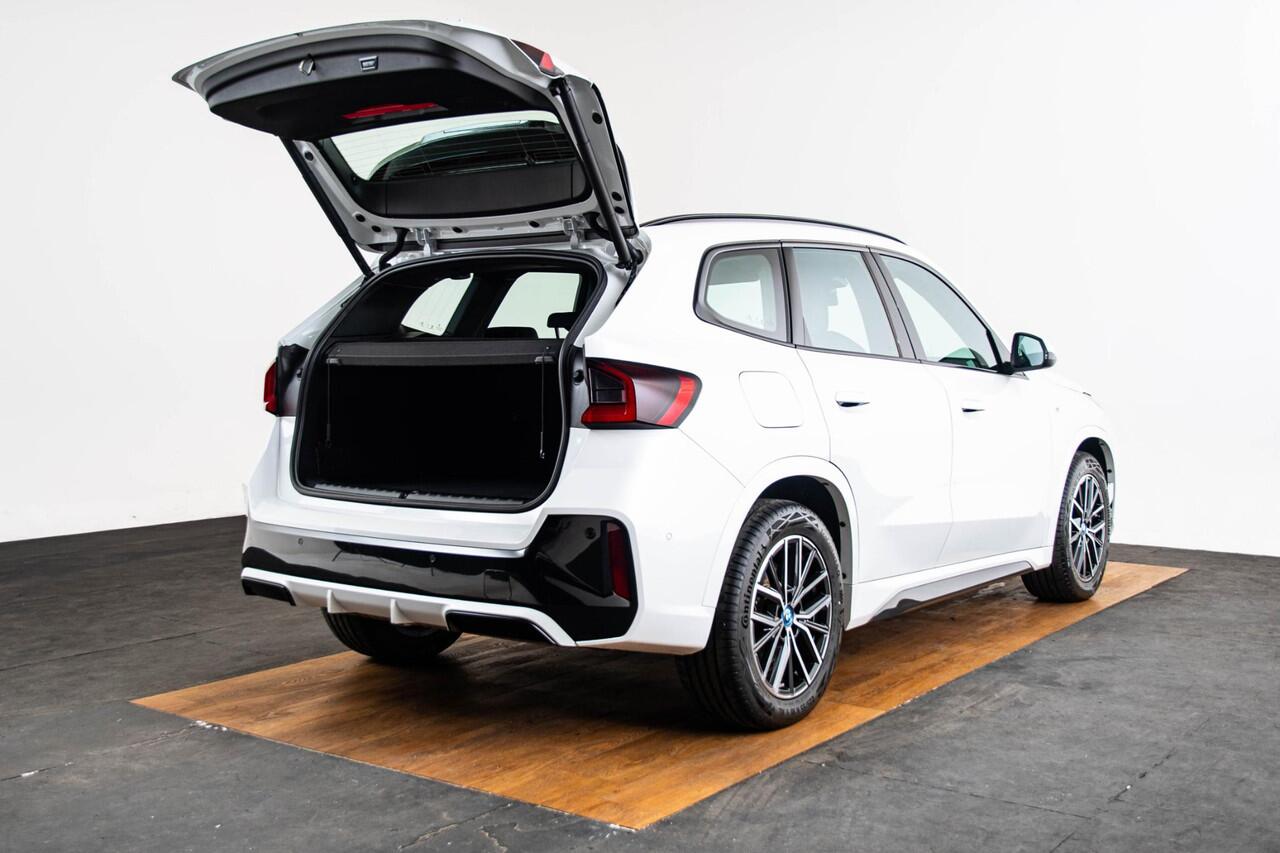 BMW X1 xDrive25e M Sport - Sportstoelen - Elektrisch verwarmde voorstoelen - Driving Assistant Plus - Comfort acces - Grootlichtassistent - Premium Pack -