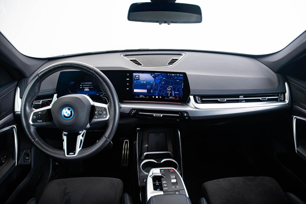 BMW X1 xDrive25e M Sport - Sportstoelen - Elektrisch verwarmde voorstoelen - Driving Assistant Plus - Comfort acces - Grootlichtassistent - Premium Pack -