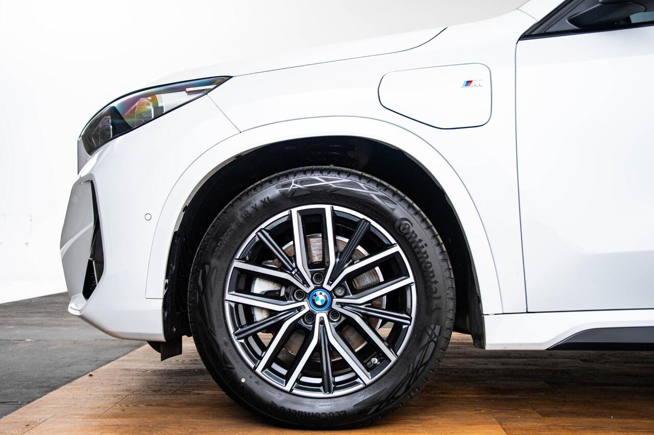 BMW X1 xDrive25e M Sport - Sportstoelen - Elektrisch verwarmde voorstoelen - Driving Assistant Plus - Comfort acces - Grootlichtassistent - Premium Pack -