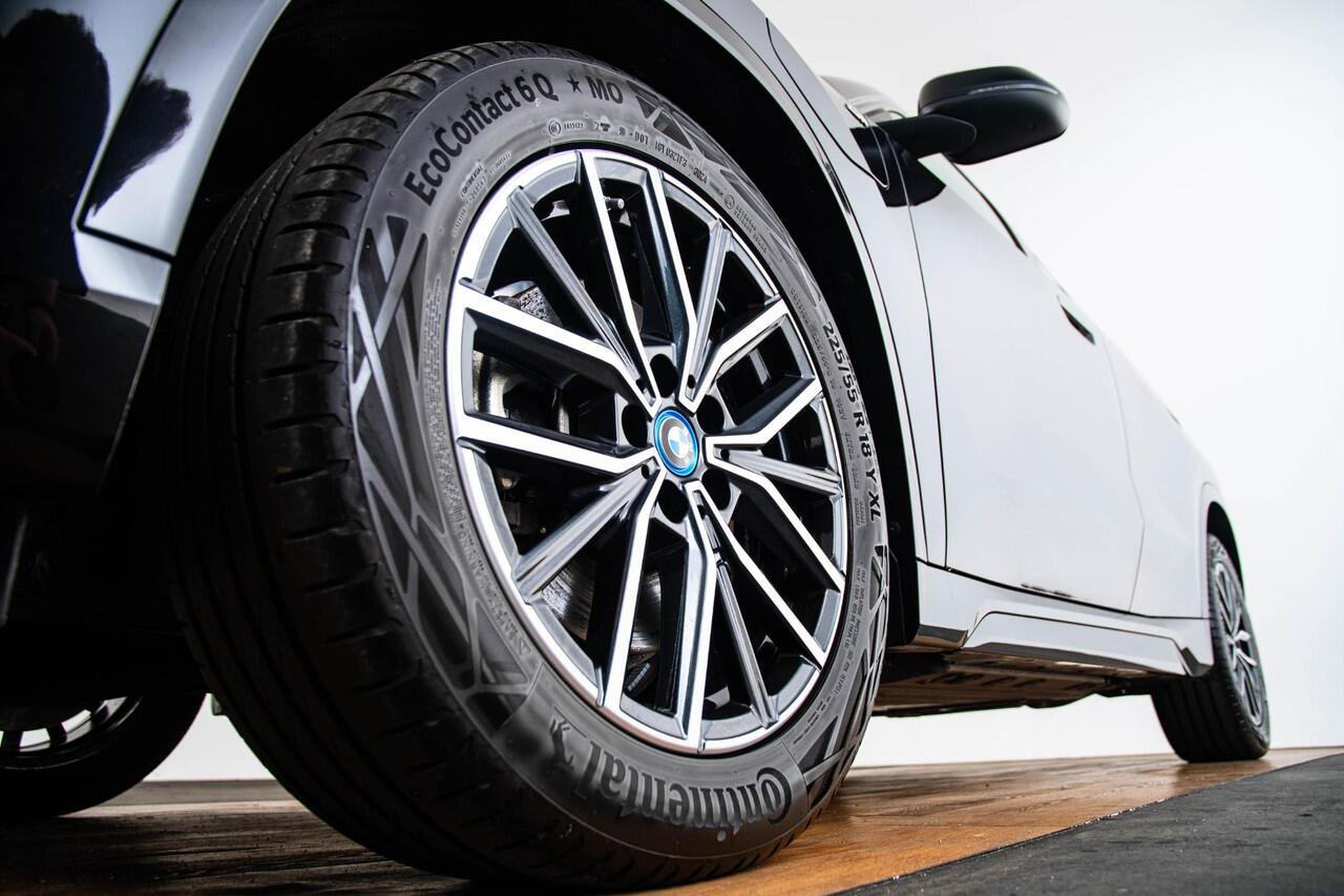 BMW X1 xDrive25e M Sport - Sportstoelen - Elektrisch verwarmde voorstoelen - M Sportstuurwiel - Driving Assistant Plus - PREMIUM PACK -