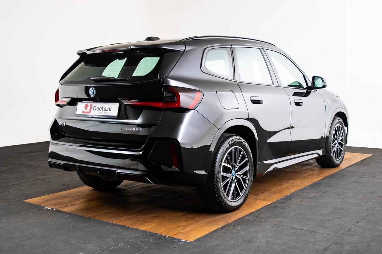 BMW X1 xDrive25e M Sport - Sportstoelen - Elektrisch verwarmde voorstoelen - M Sportstuurwiel - Driving Assistant Plus - PREMIUM PACK -
