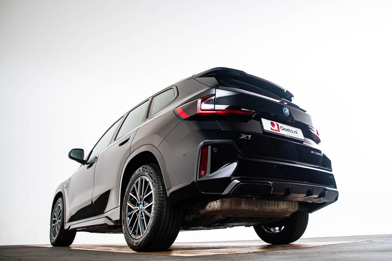 BMW X1 xDrive25e M Sport - Sportstoelen - Elektrisch verwarmde voorstoelen - M Sportstuurwiel - Driving Assistant Plus - PREMIUM PACK -