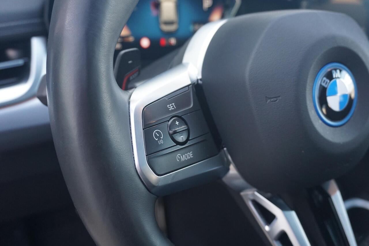 BMW X1 xDrive30e M Sportpakket 20'' / Panoramadak / Elektrisch verstelbare stoelen / Harman Kardon / Trekhaak