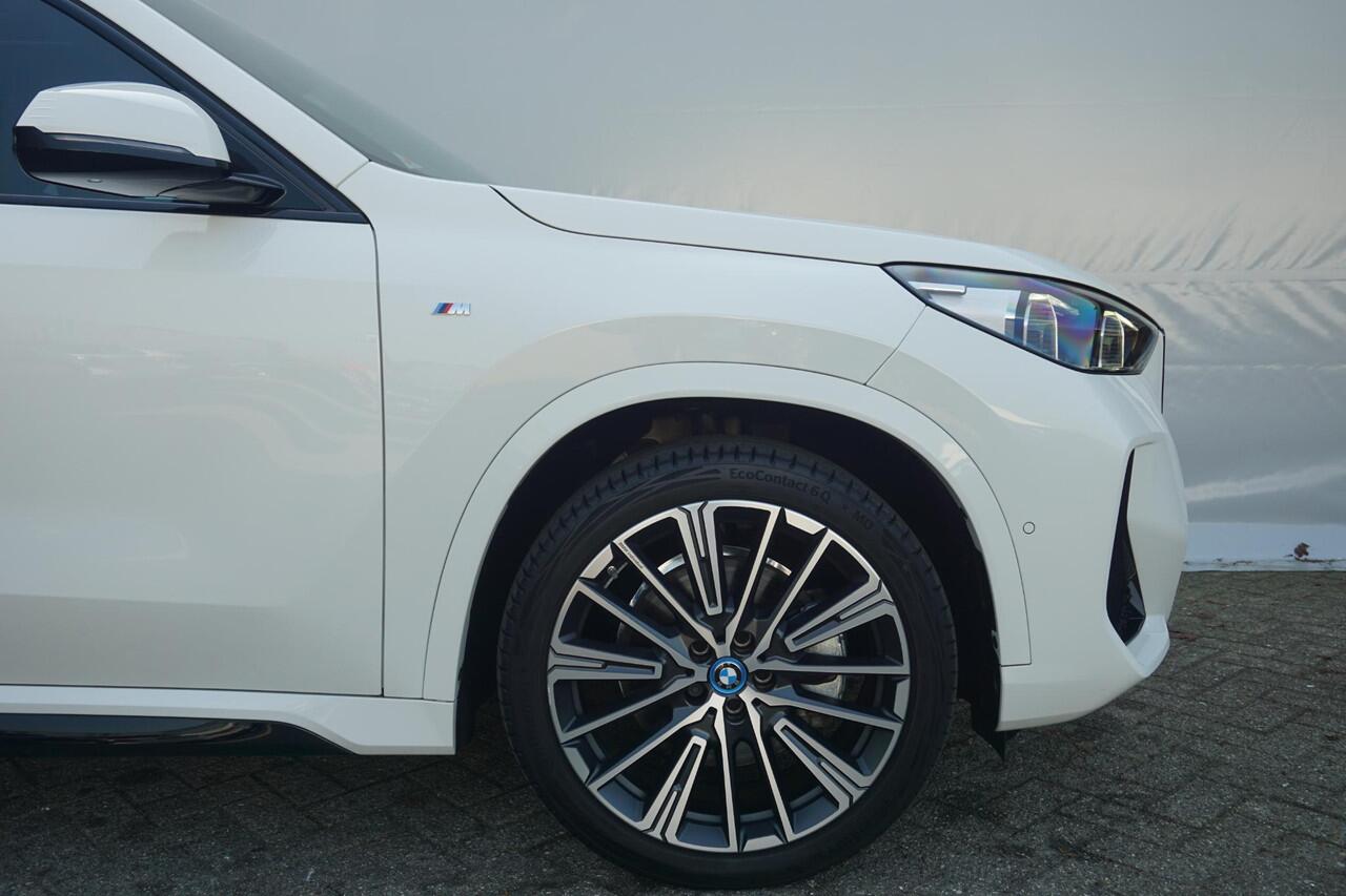 BMW X1 xDrive30e M Sportpakket 20'' / Panoramadak / Elektrisch verstelbare stoelen / Harman Kardon / Trekhaak
