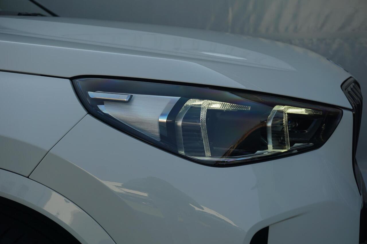 BMW X1 xDrive30e M Sportpakket 20'' / Panoramadak / Elektrisch verstelbare stoelen / Harman Kardon / Trekhaak